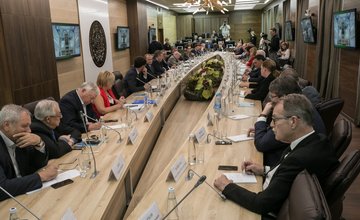 «Сжатие» рынка труда, новые типы занятости и производительность труда в российской экономике